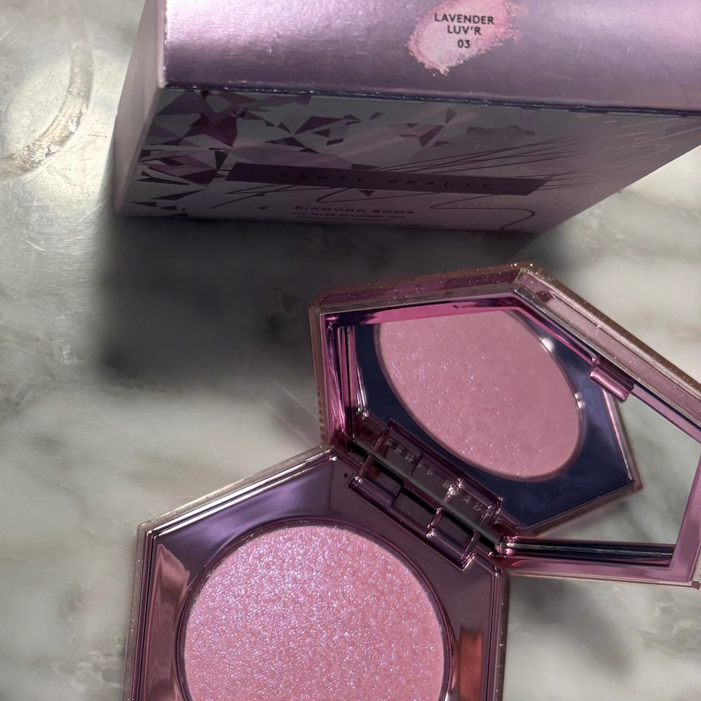 Fenty Beauty Highlighter Diamond Lavender Luv’r